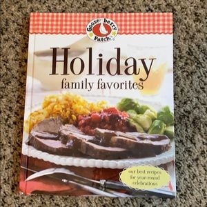 Gooseberry Patch Holiday Family Favorites Book